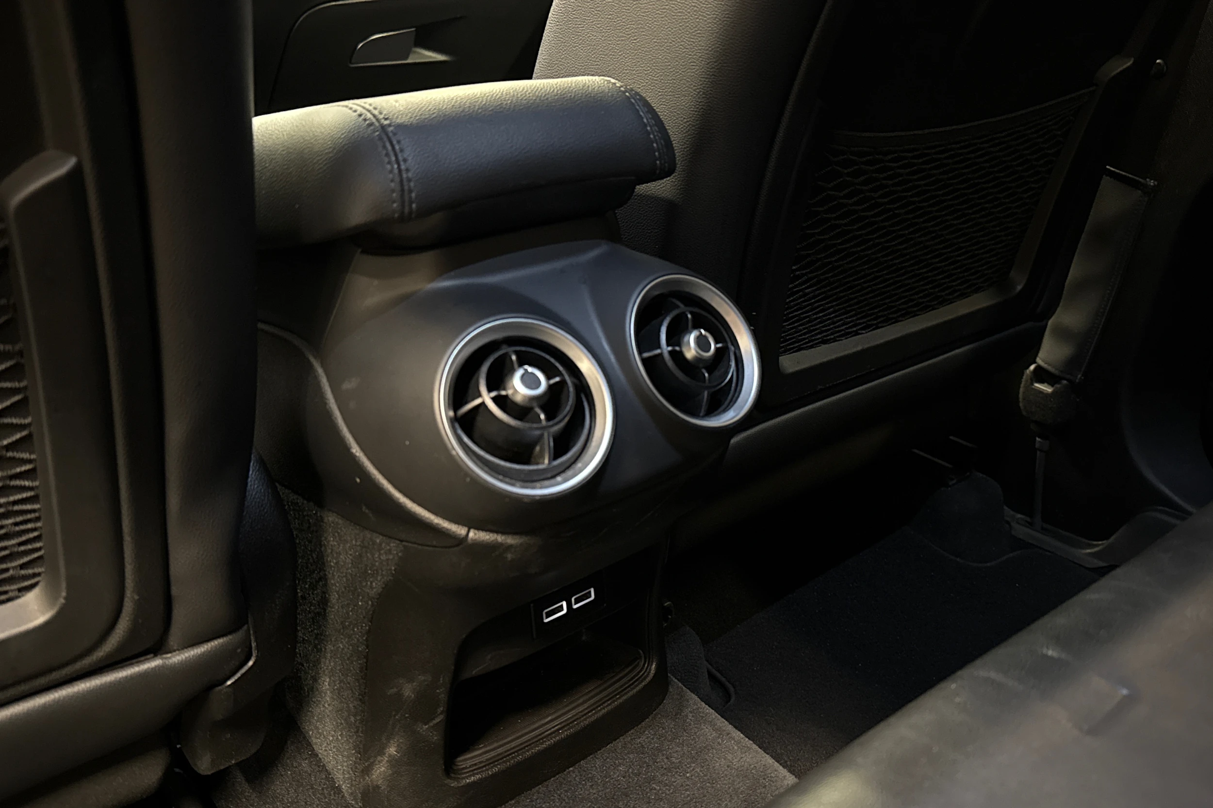 musta Alfa Romeo Stelvio 2017 kuva 24.