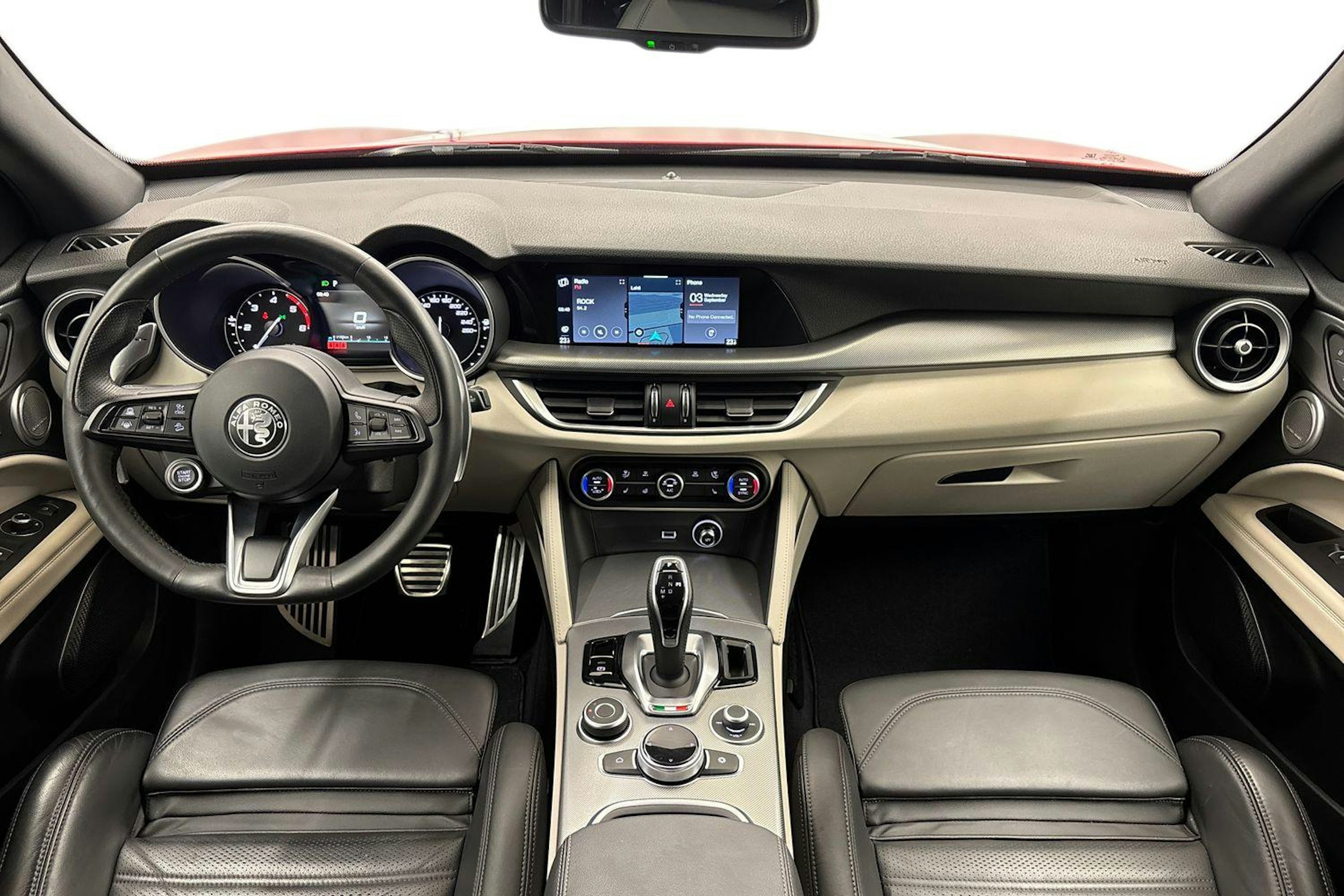 punainen Alfa Romeo Stelvio 2021 kuva 41.