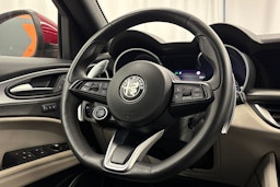 punainen Alfa Romeo Stelvio 2021 kuva 49.