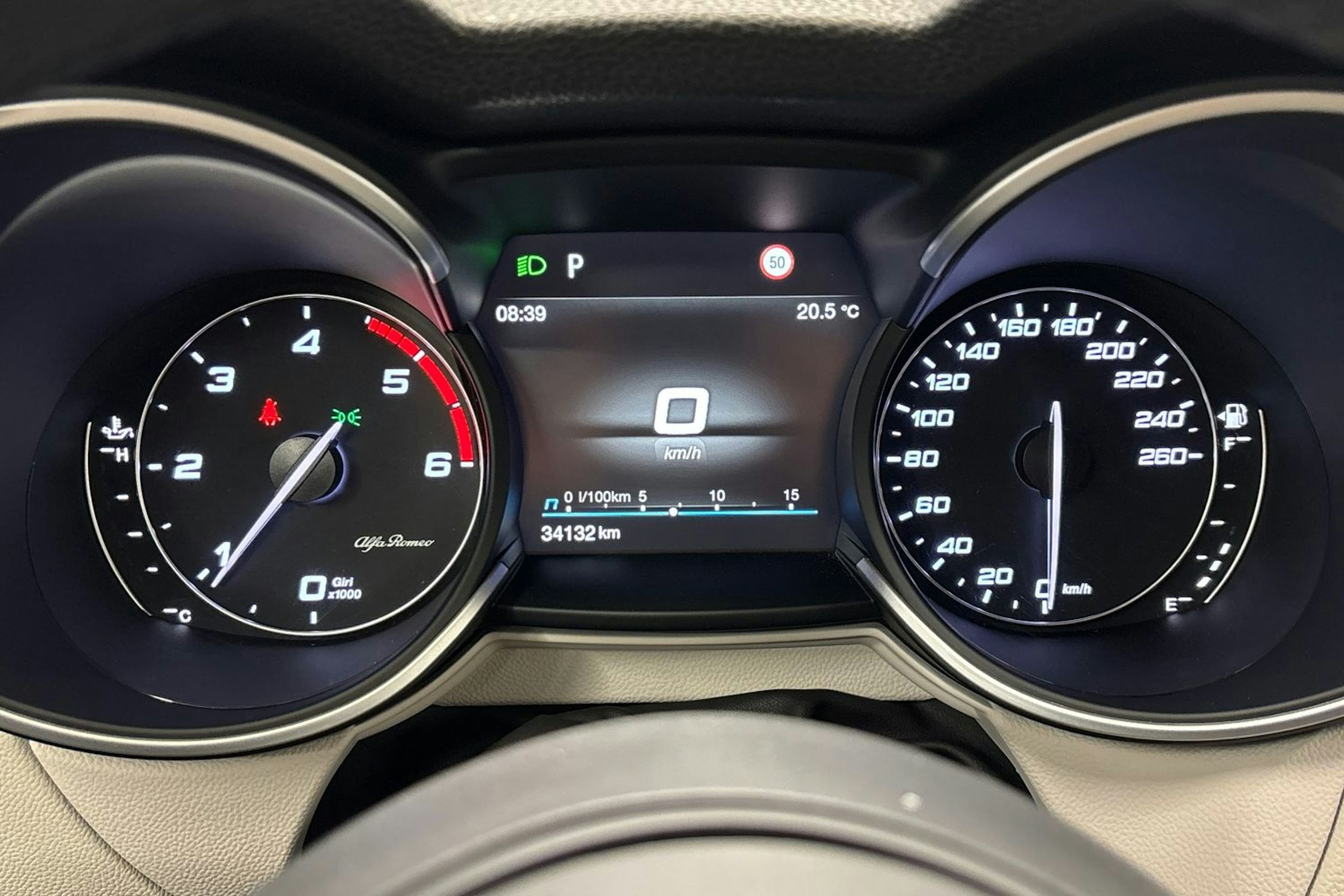 punainen Alfa Romeo Stelvio 2021 kuva 52.