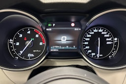 punainen Alfa Romeo Stelvio 2021 kuva 52.