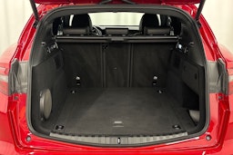 punainen Alfa Romeo Stelvio 2021 kuva 60.