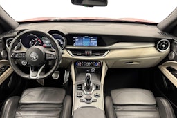 punainen Alfa Romeo Stelvio 2021 kuva 9.