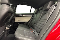 punainen Alfa Romeo Stelvio 2021 kuva 10.