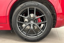 punainen Alfa Romeo Stelvio 2021 kuva 13.