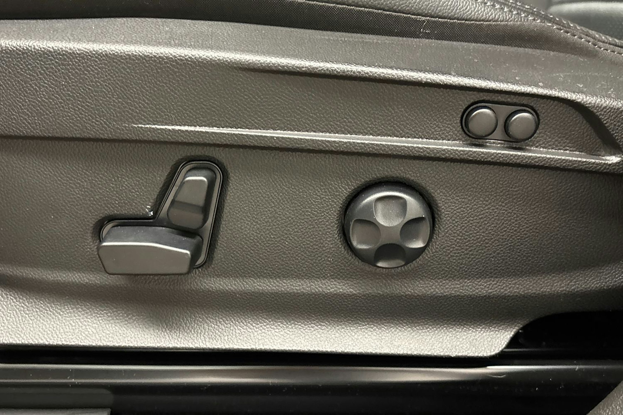 punainen Alfa Romeo Stelvio 2021 kuva 15.