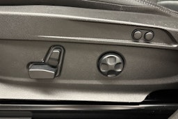 punainen Alfa Romeo Stelvio 2021 kuva 15.