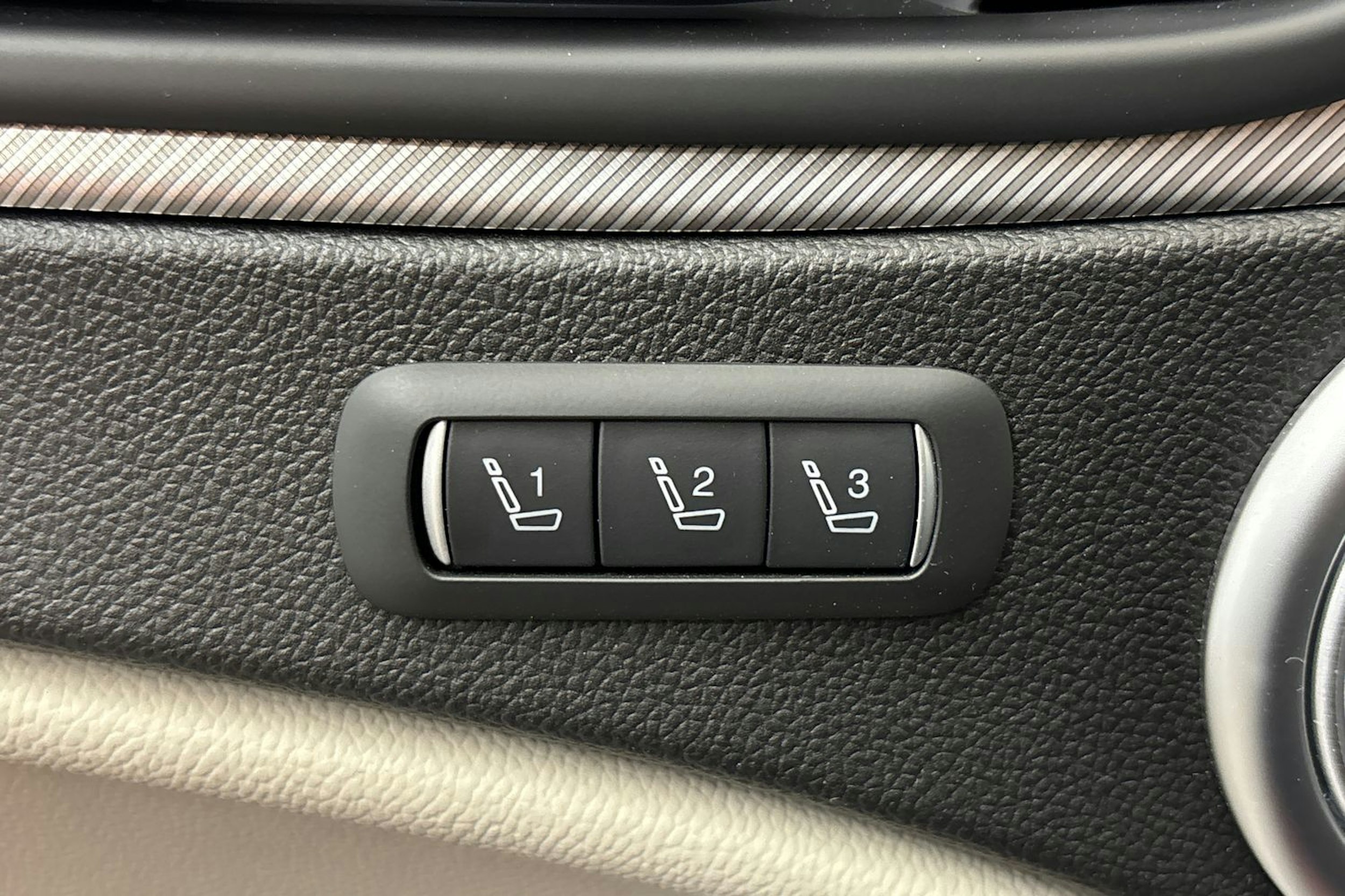 punainen Alfa Romeo Stelvio 2021 kuva 16.