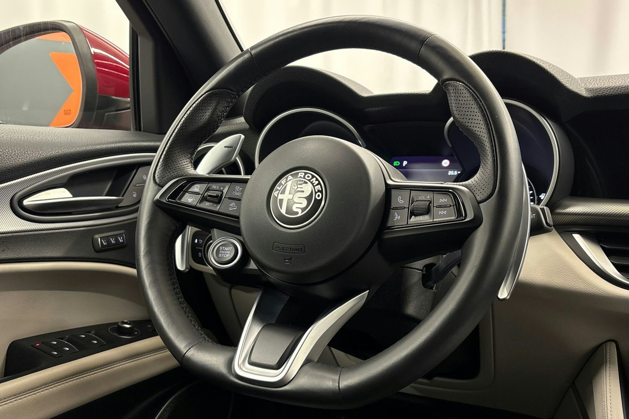punainen Alfa Romeo Stelvio 2021 kuva 17.