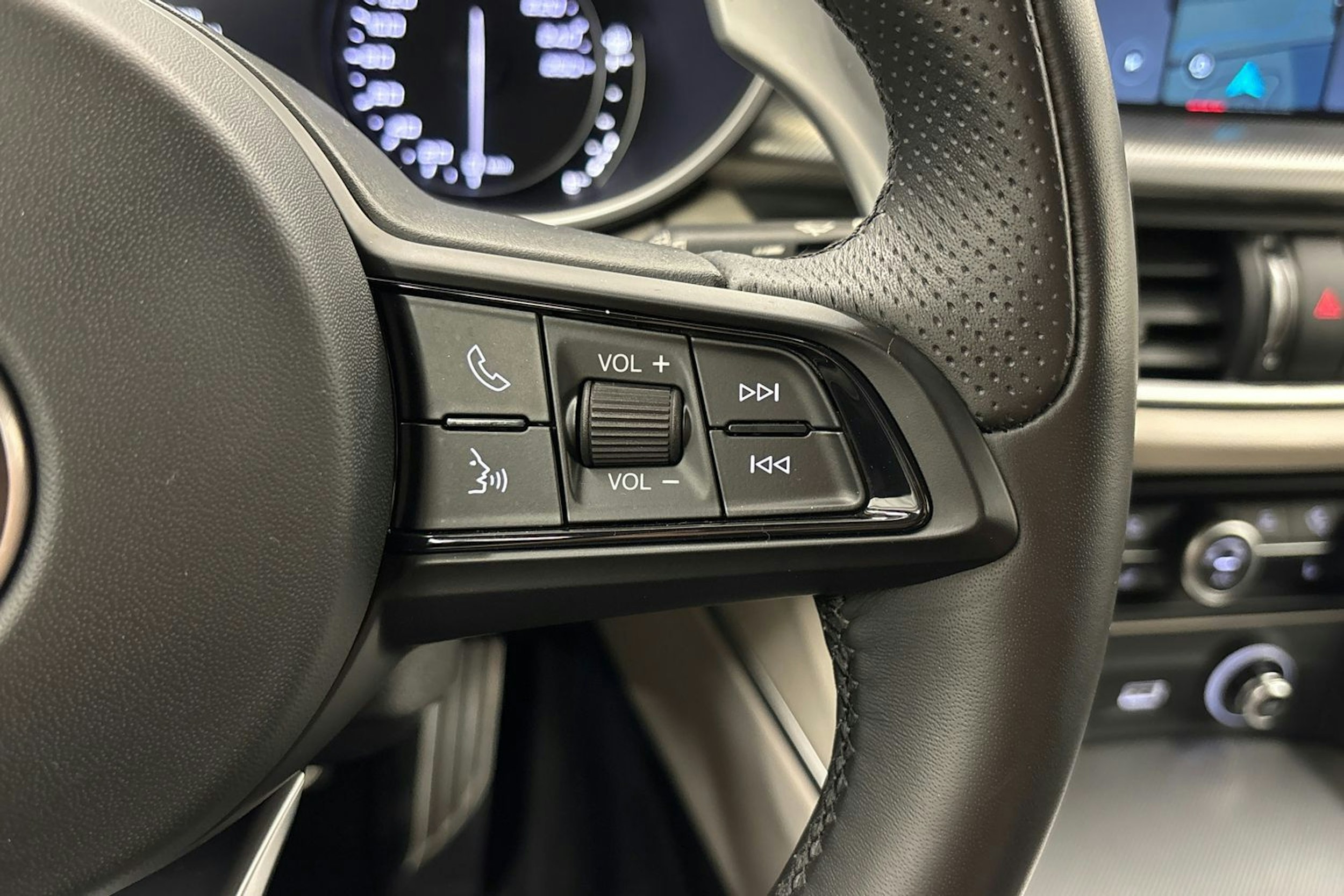 punainen Alfa Romeo Stelvio 2021 kuva 19.