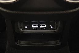 punainen Alfa Romeo Stelvio 2021 kuva 21.