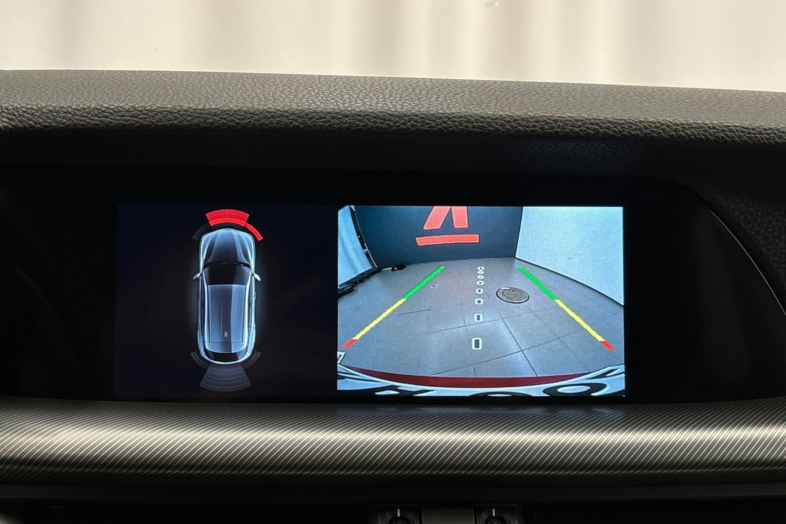 punainen Alfa Romeo Stelvio 2021 kuva 22.