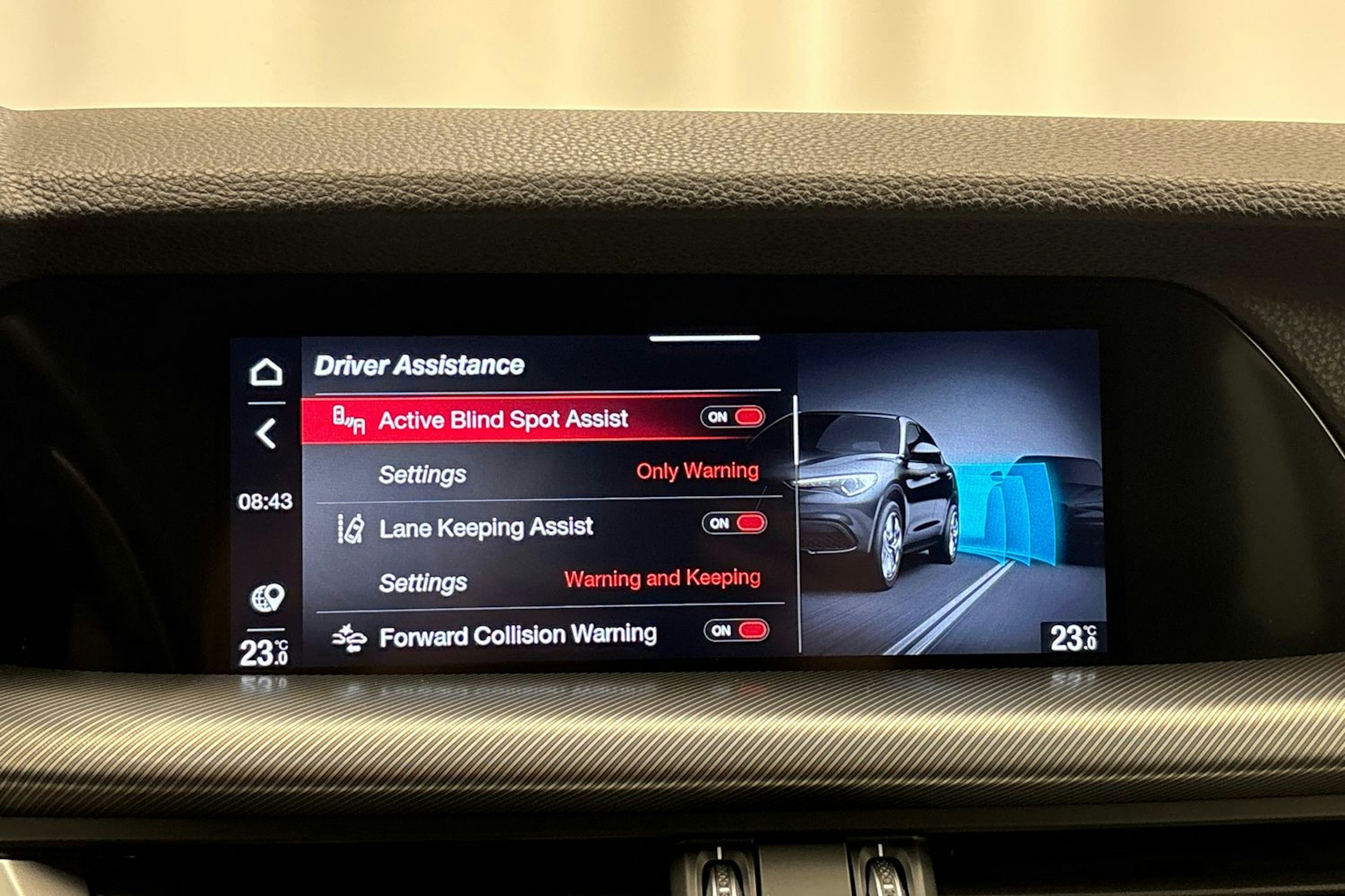 punainen Alfa Romeo Stelvio 2021 kuva 23.