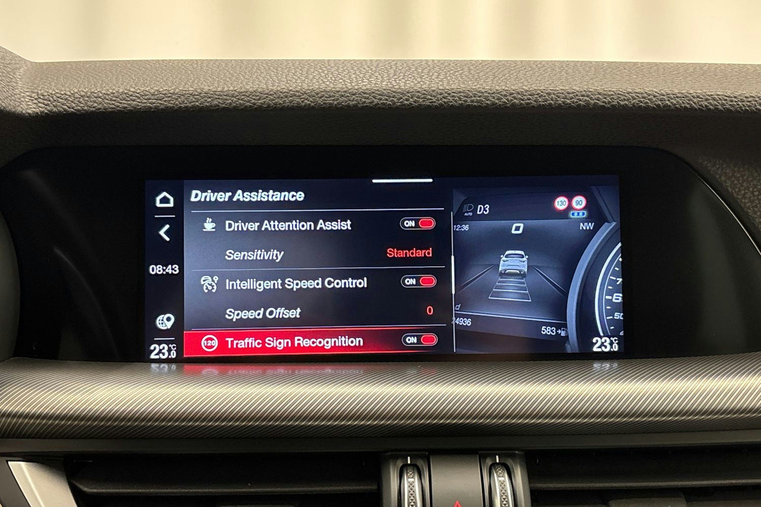 punainen Alfa Romeo Stelvio 2021 kuva 24.