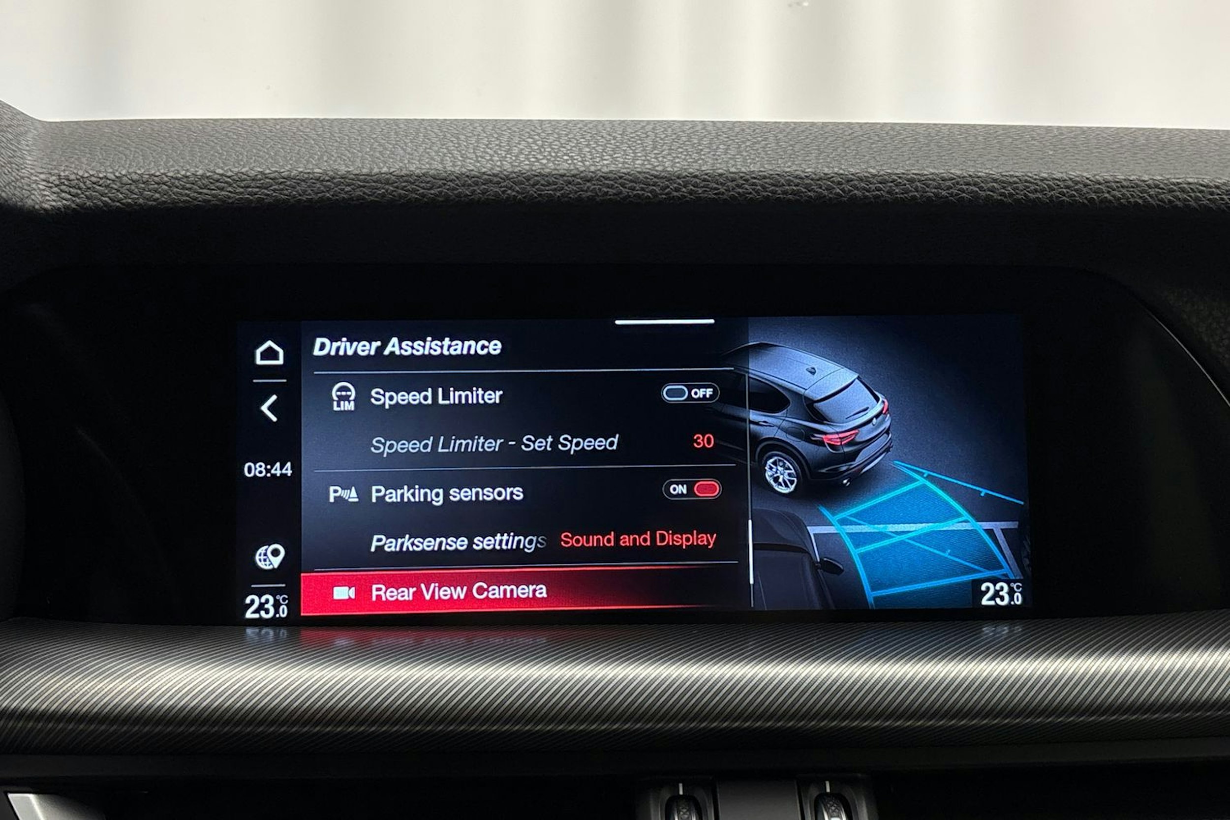 punainen Alfa Romeo Stelvio 2021 kuva 25.