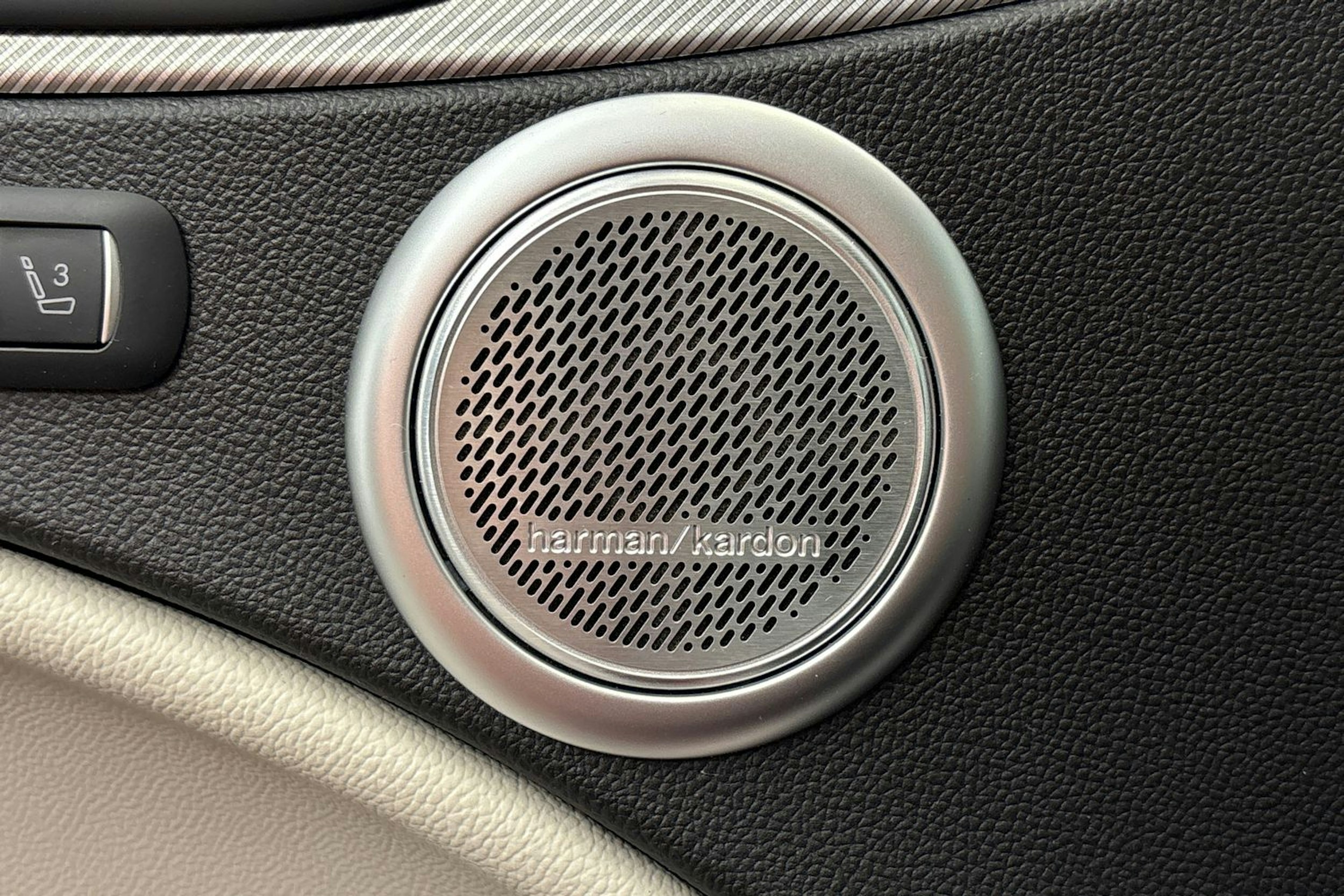 punainen Alfa Romeo Stelvio 2021 kuva 30.