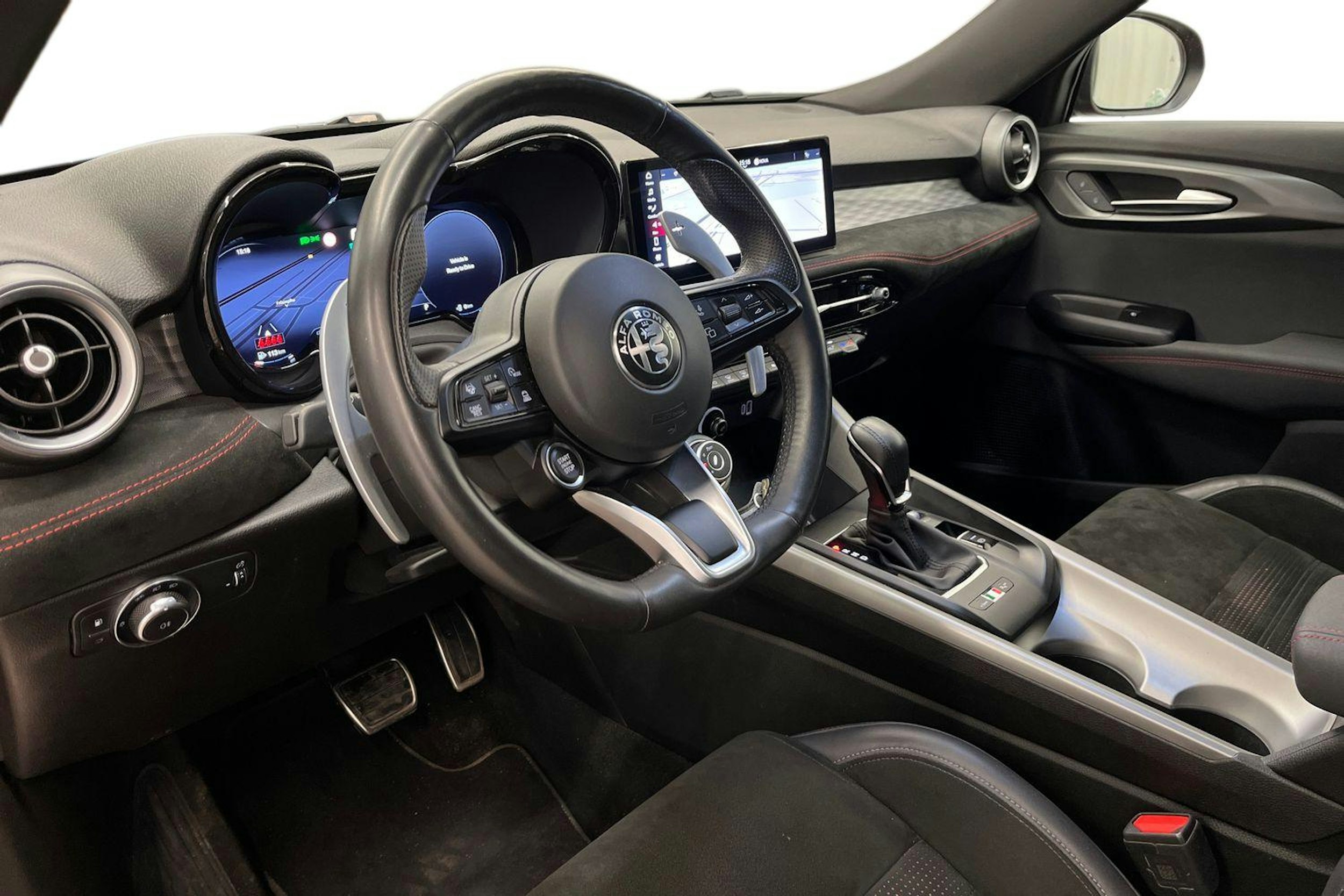 punainen Alfa Romeo Tonale 2024 kuva 7.