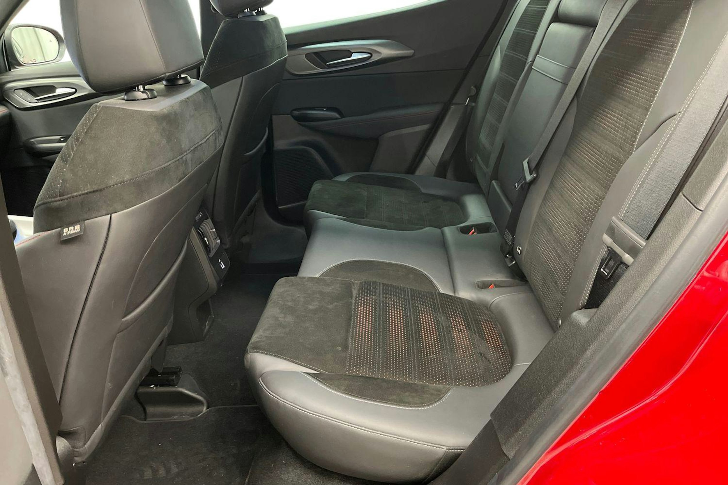 punainen Alfa Romeo Tonale 2024 kuva 10.