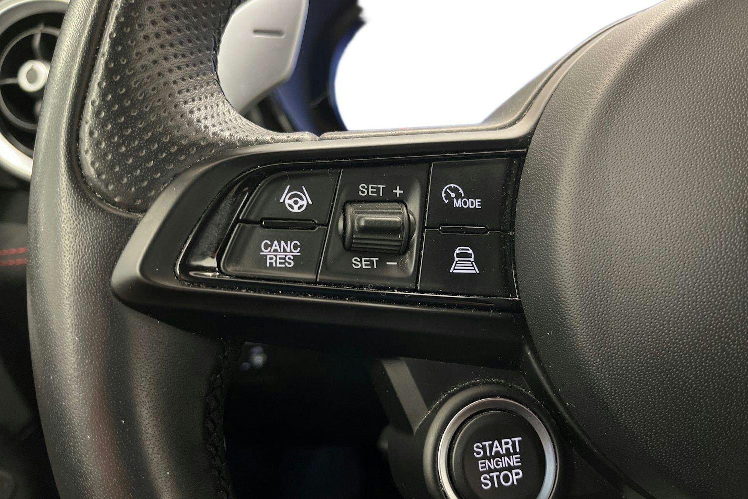 punainen Alfa Romeo Tonale 2024 kuva 11.