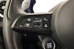 punainen Alfa Romeo Tonale 2024 kuva 11.