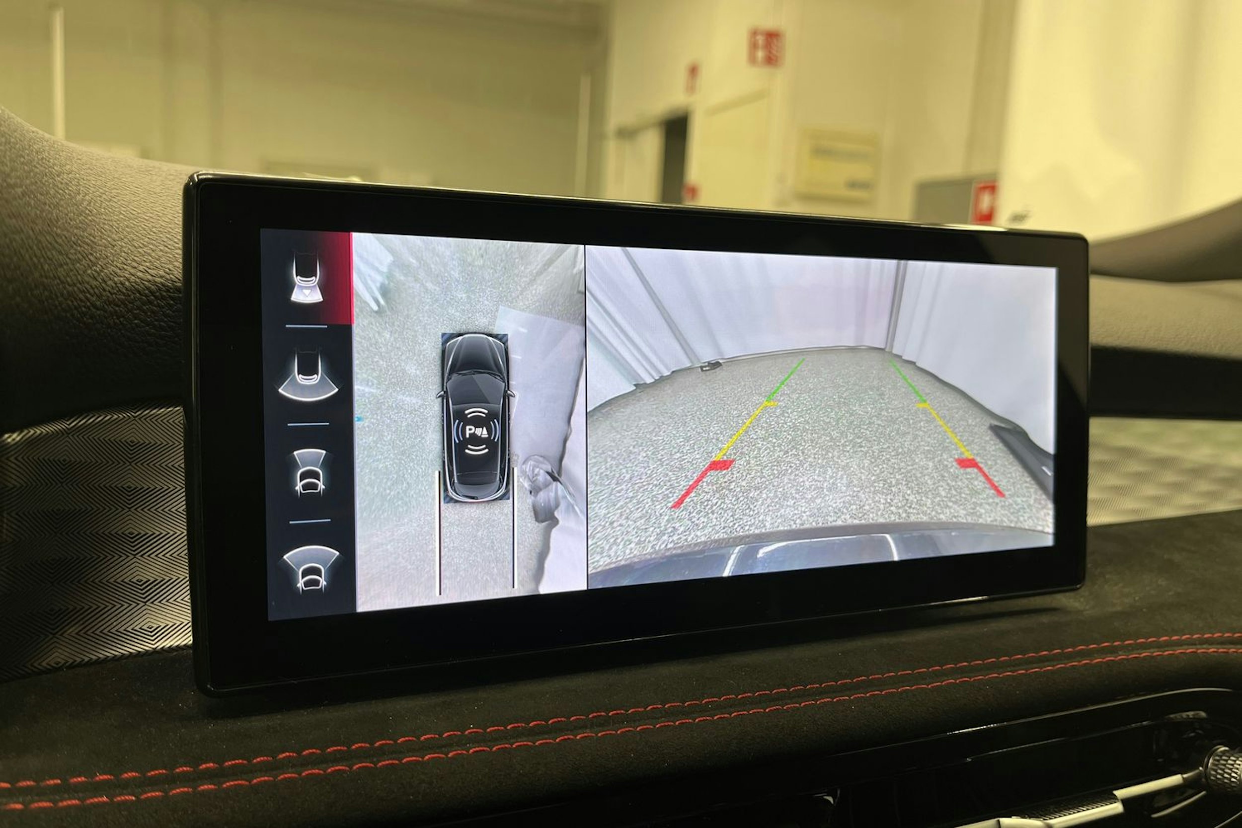 punainen Alfa Romeo Tonale 2024 kuva 16.