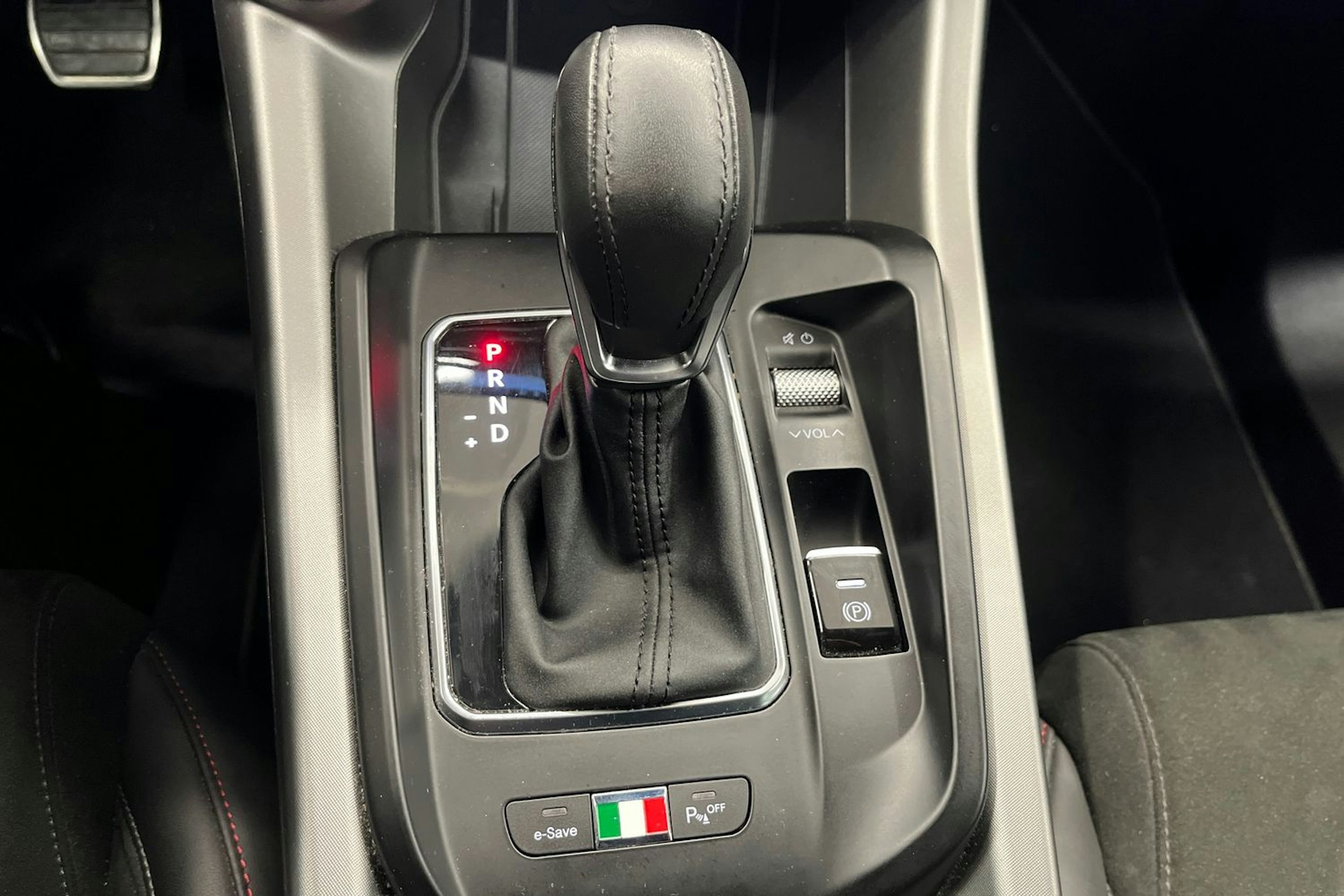 punainen Alfa Romeo Tonale 2024 kuva 19.