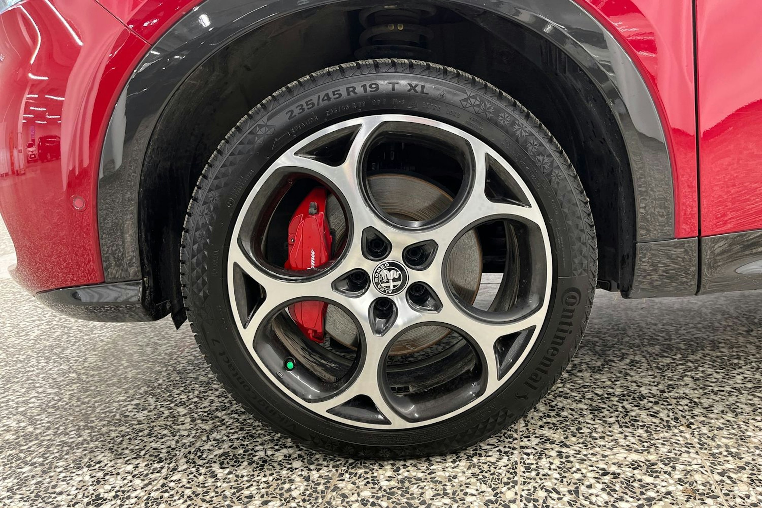 punainen Alfa Romeo Tonale 2024 kuva 21.