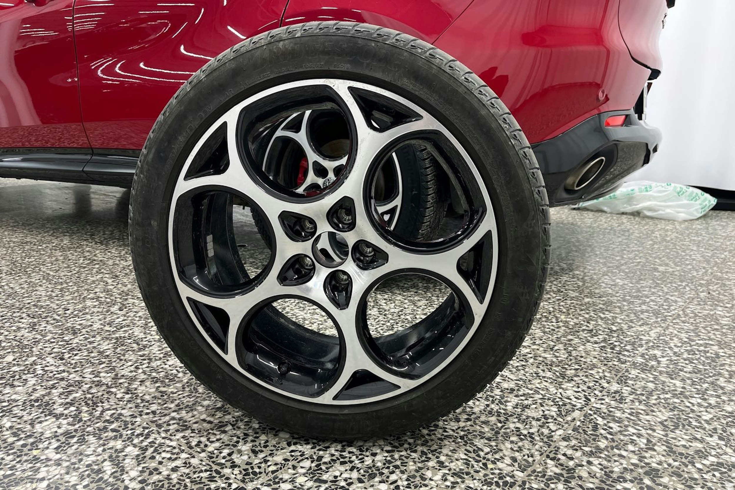 punainen Alfa Romeo Tonale 2024 kuva 22.