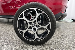 punainen Alfa Romeo Tonale 2024 kuva 22.