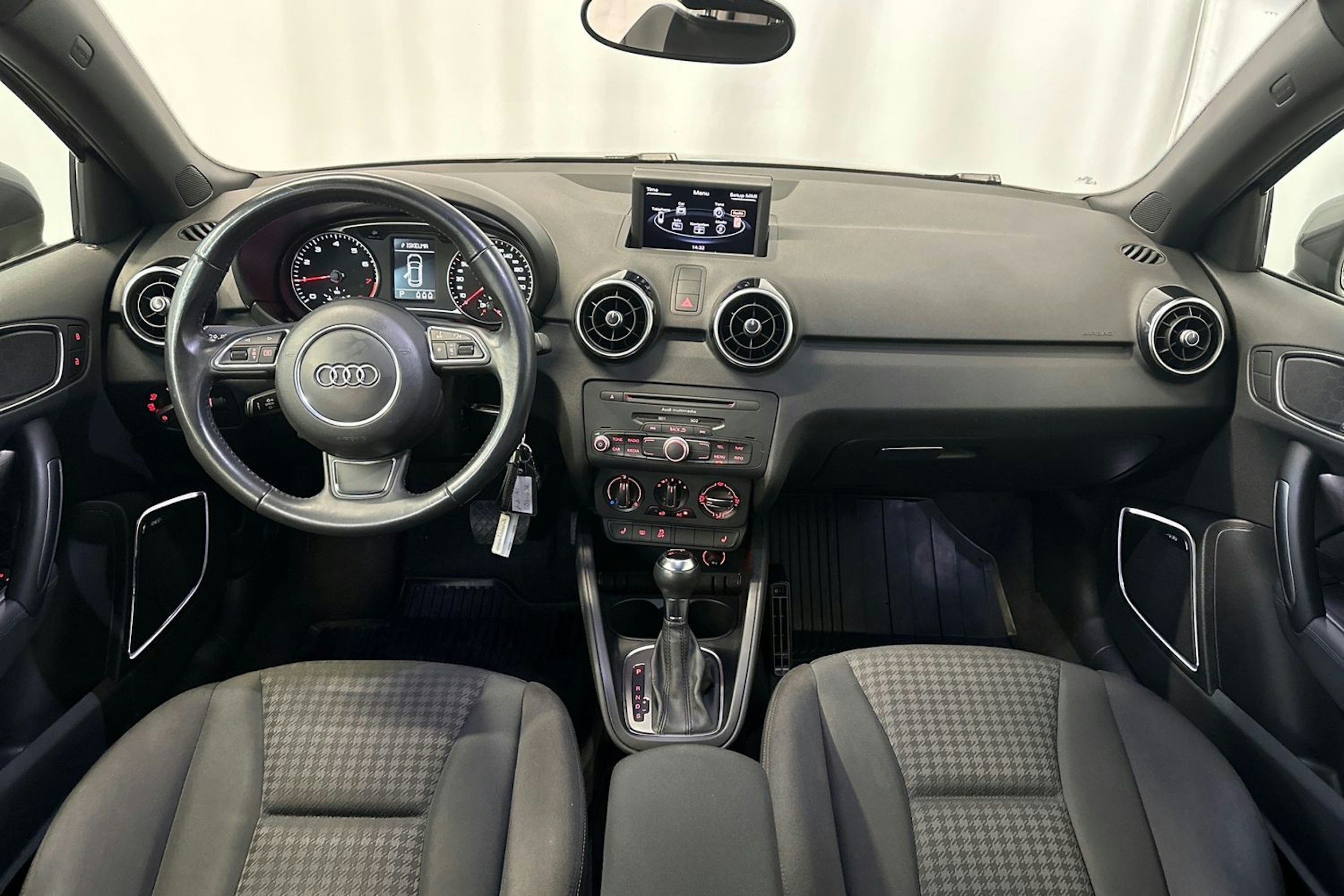 harmaa Audi A1 2012 kuva 9.