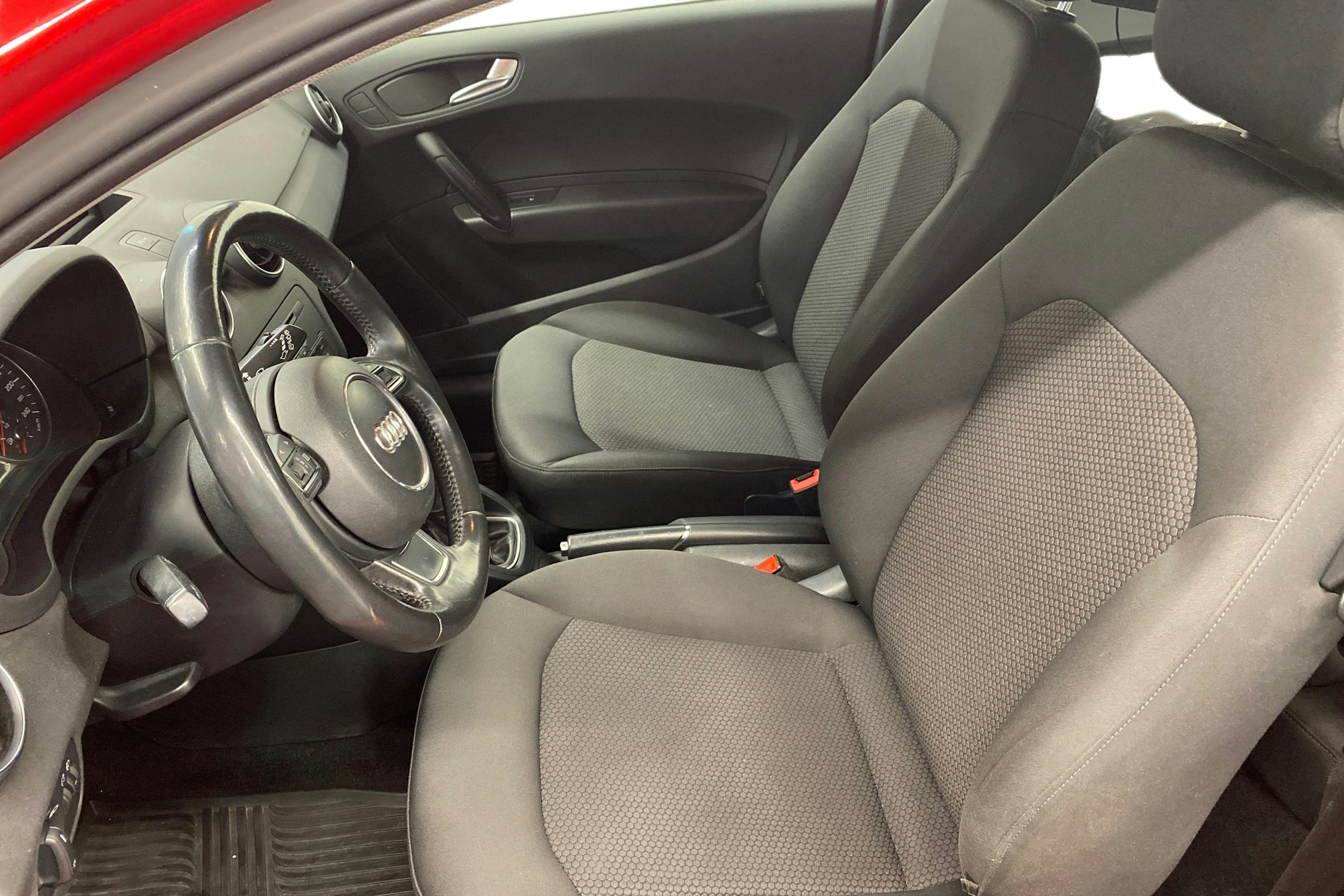 Punainen Audi A1 2012 kuva 10.