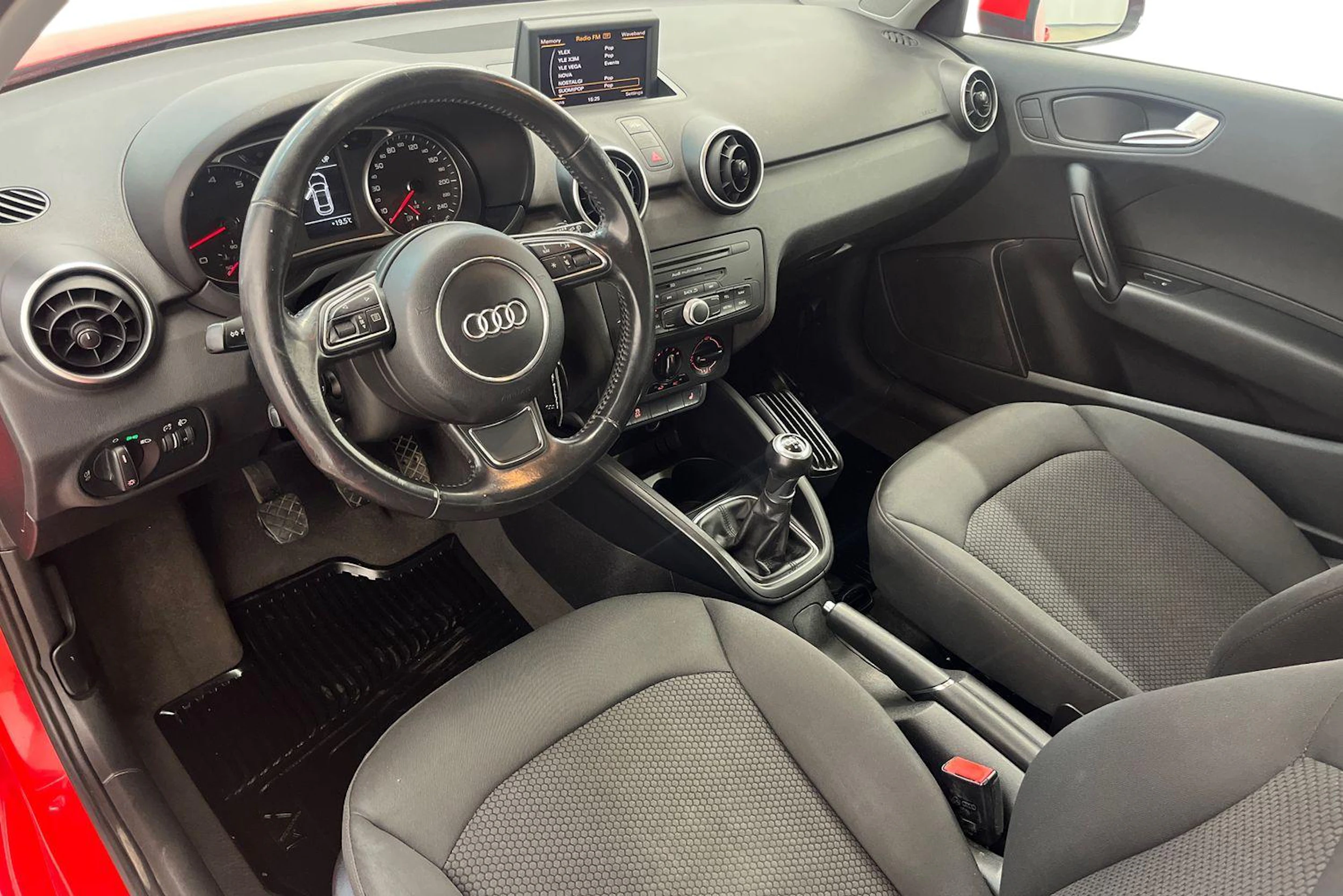 Punainen Audi A1 2012 kuva 9.