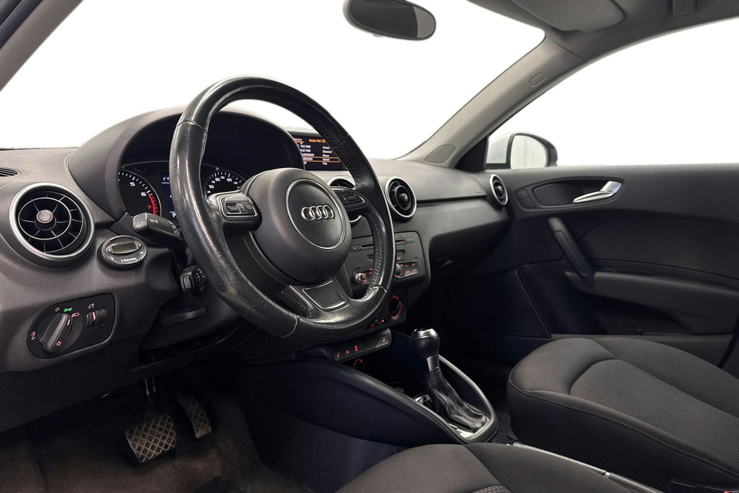 valkoinen Audi A1 2012 kuva 7.