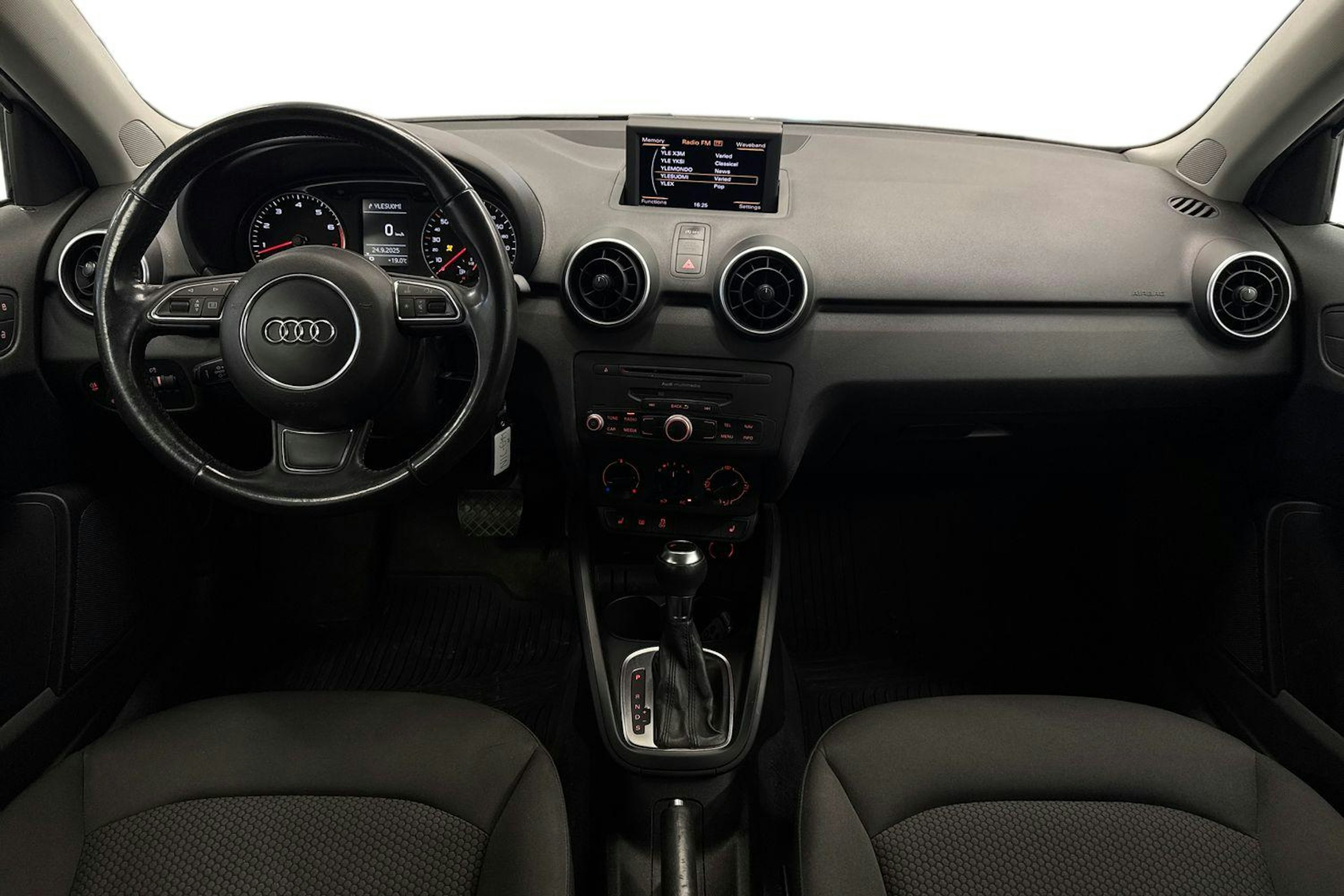 valkoinen Audi A1 2012 kuva 9.