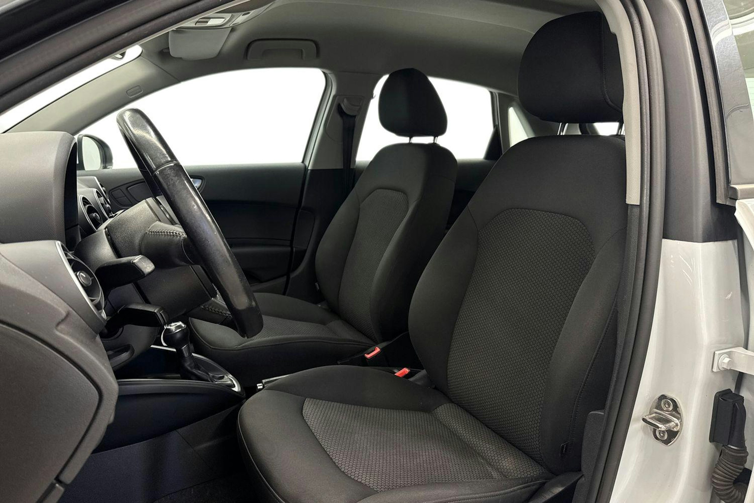 valkoinen Audi A1 2012 kuva 11.