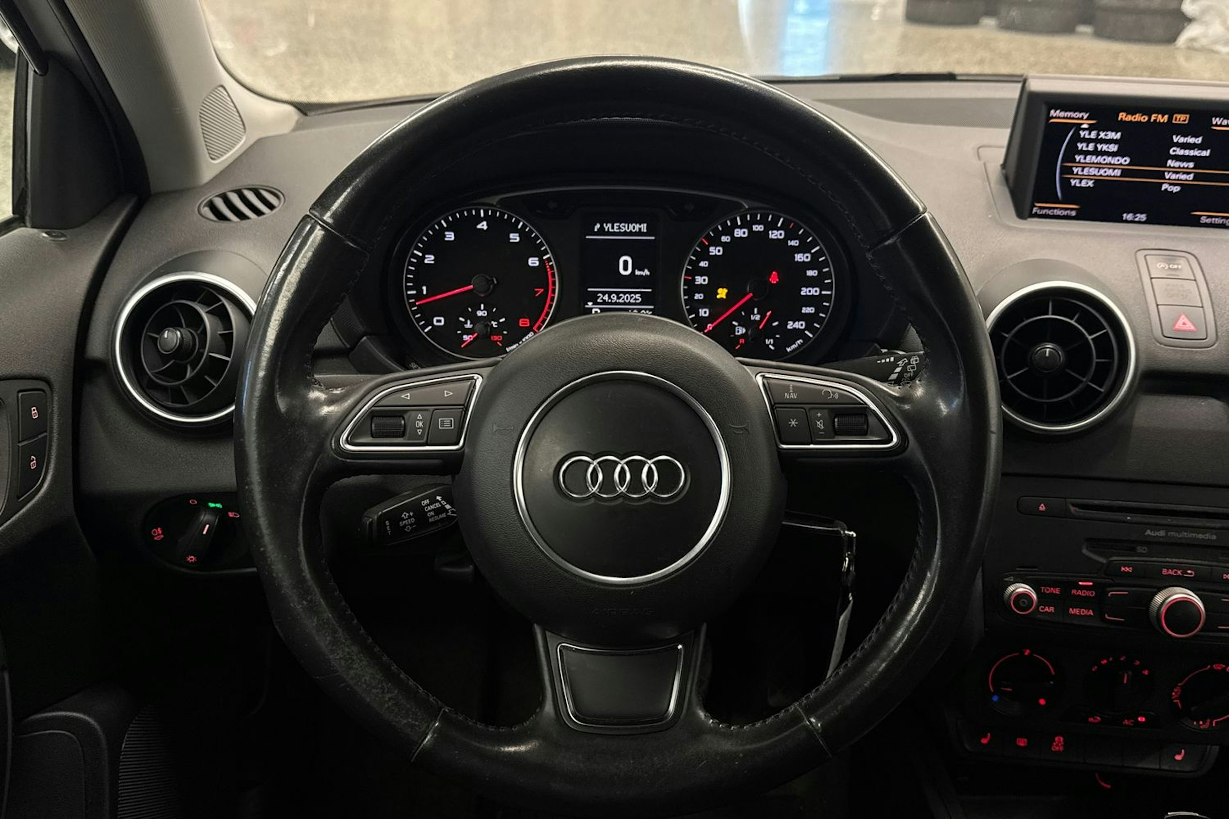 valkoinen Audi A1 2012 kuva 14.