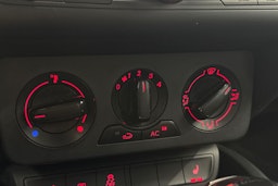 valkoinen Audi A1 2012 kuva 23.
