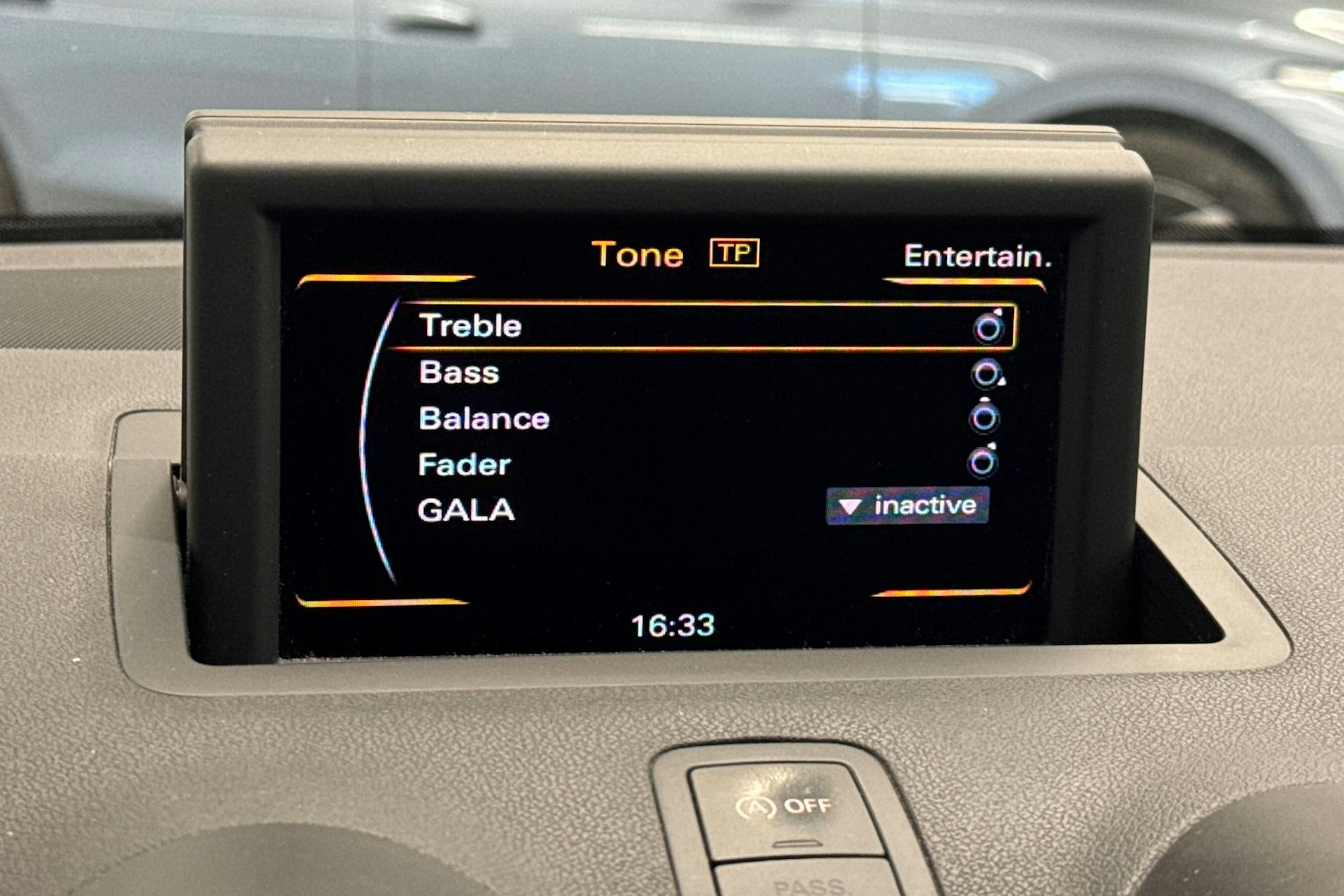 valkoinen Audi A1 2012 kuva 32.