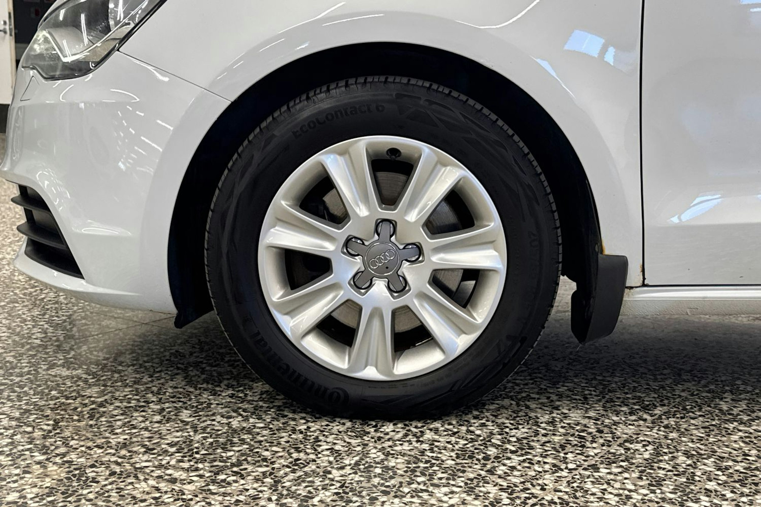 valkoinen Audi A1 2012 kuva 35.