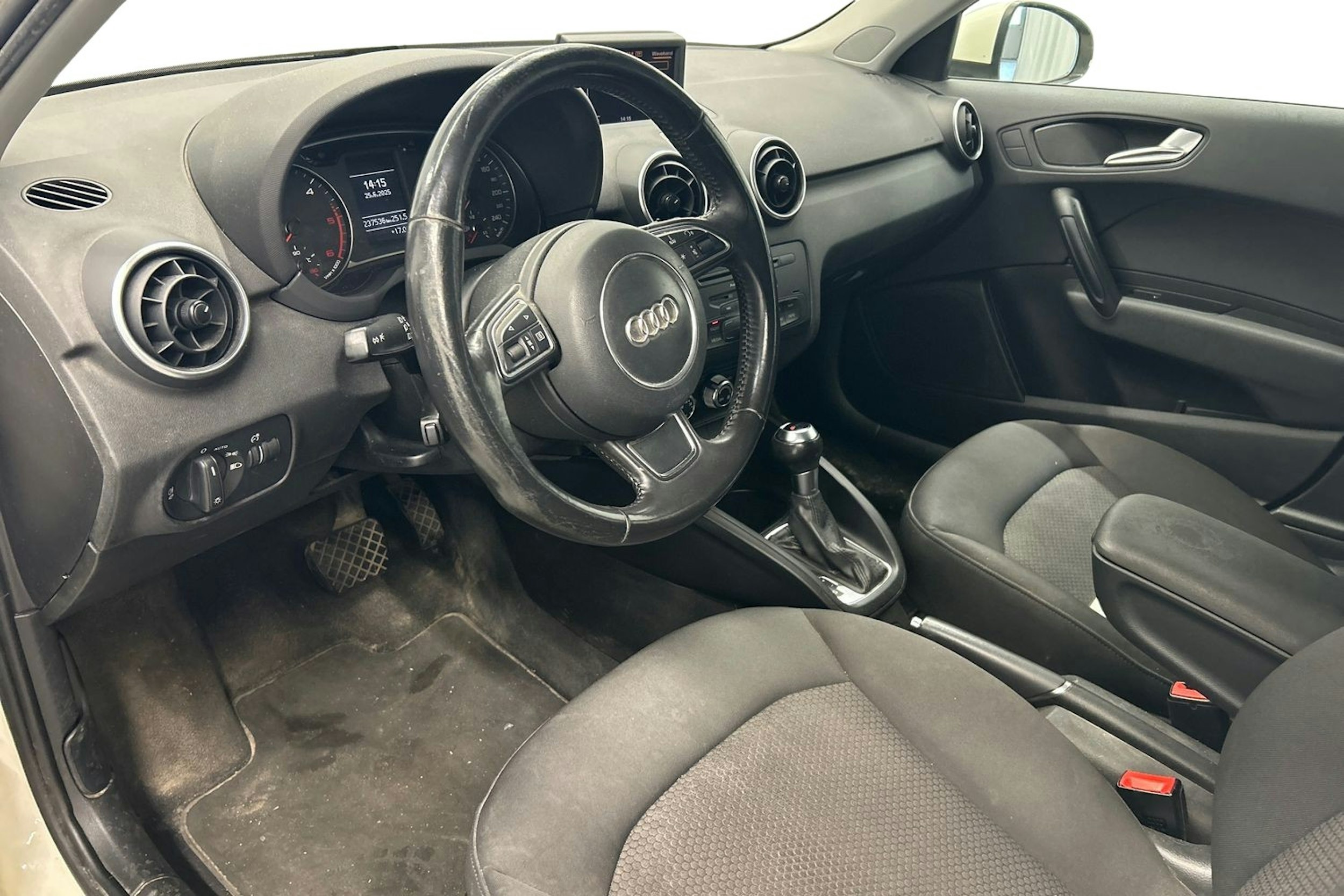 valkoinen Audi A1 2012 kuva 6.
