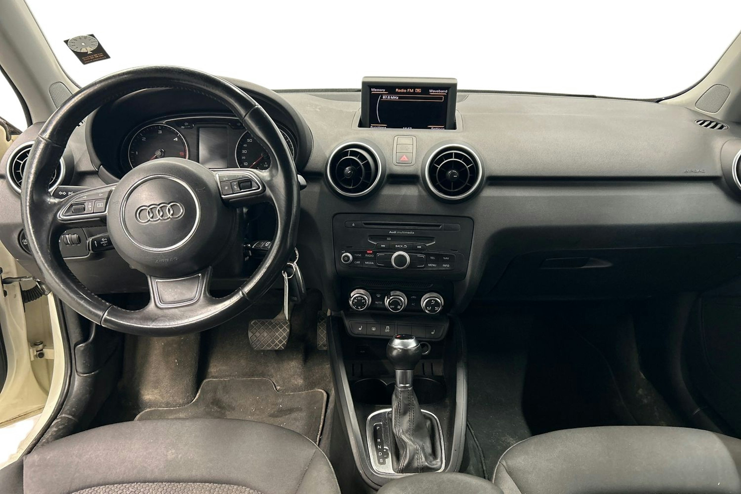 valkoinen Audi A1 2012 kuva 7.