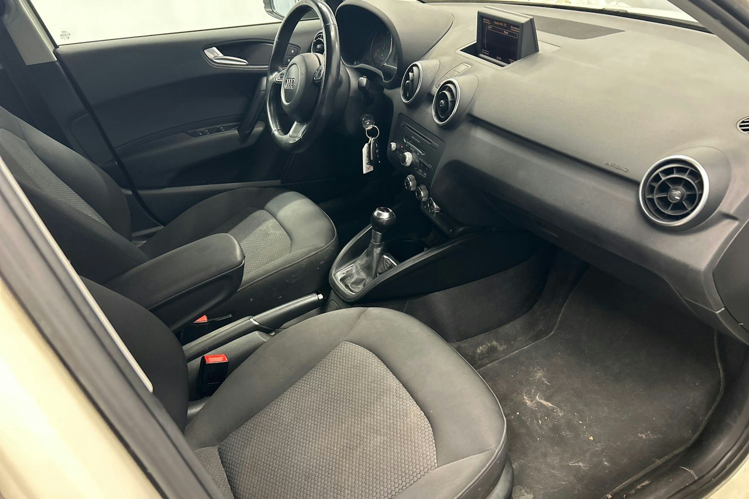 valkoinen Audi A1 2012 kuva 12.