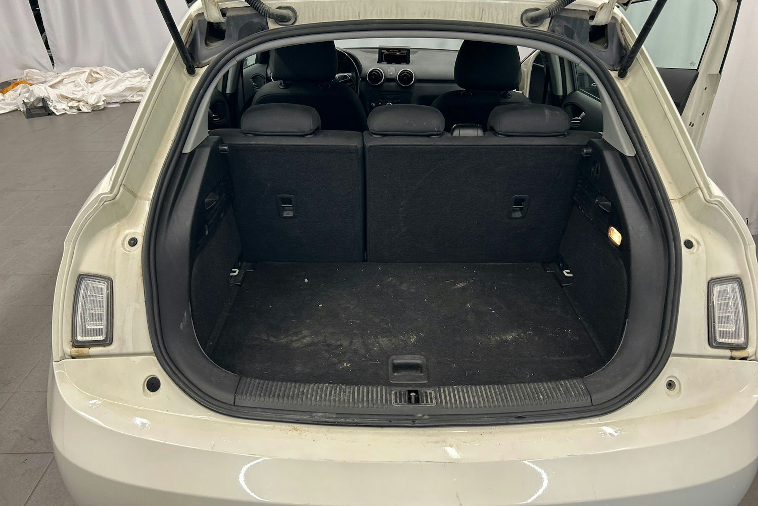valkoinen Audi A1 2012 kuva 13.