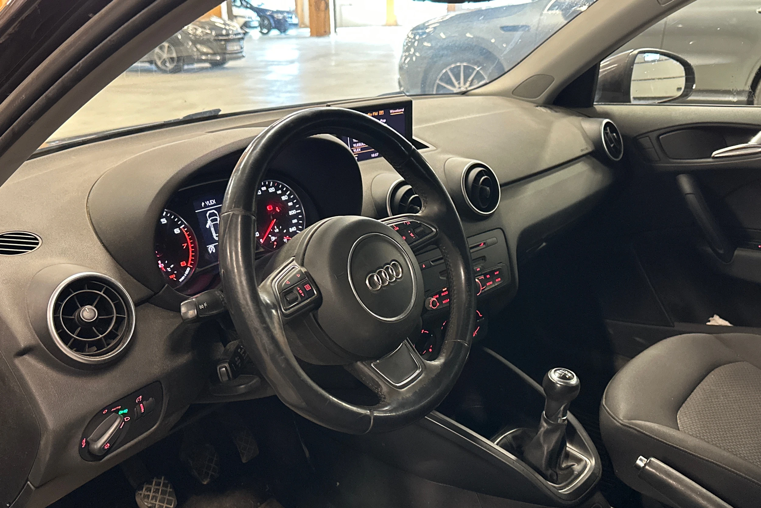 ruskea (beige) Audi A1 2012 kuva 4.