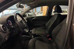 ruskea (beige) Audi A1 2012 kuva 5.