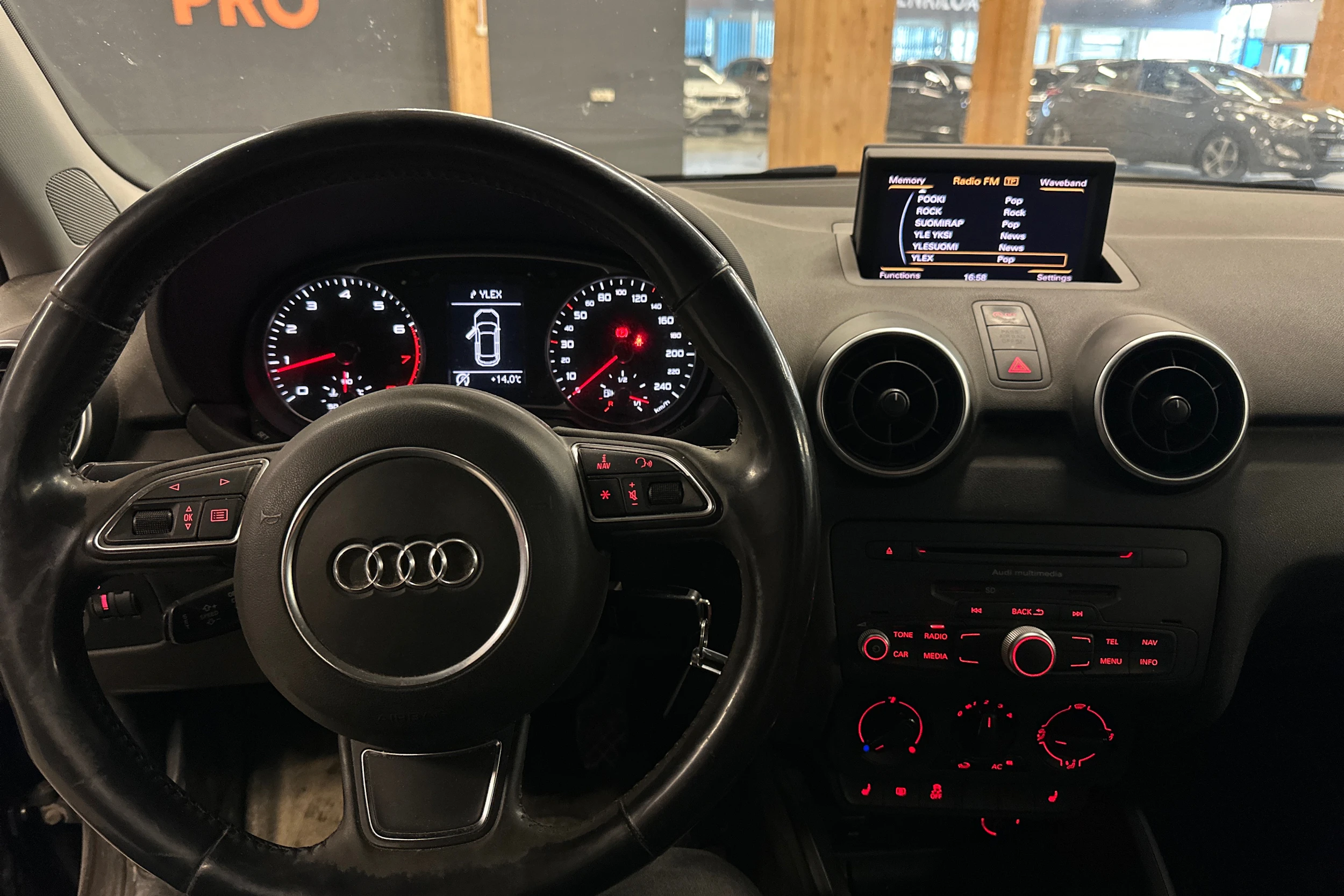 ruskea (beige) Audi A1 2012 kuva 6.