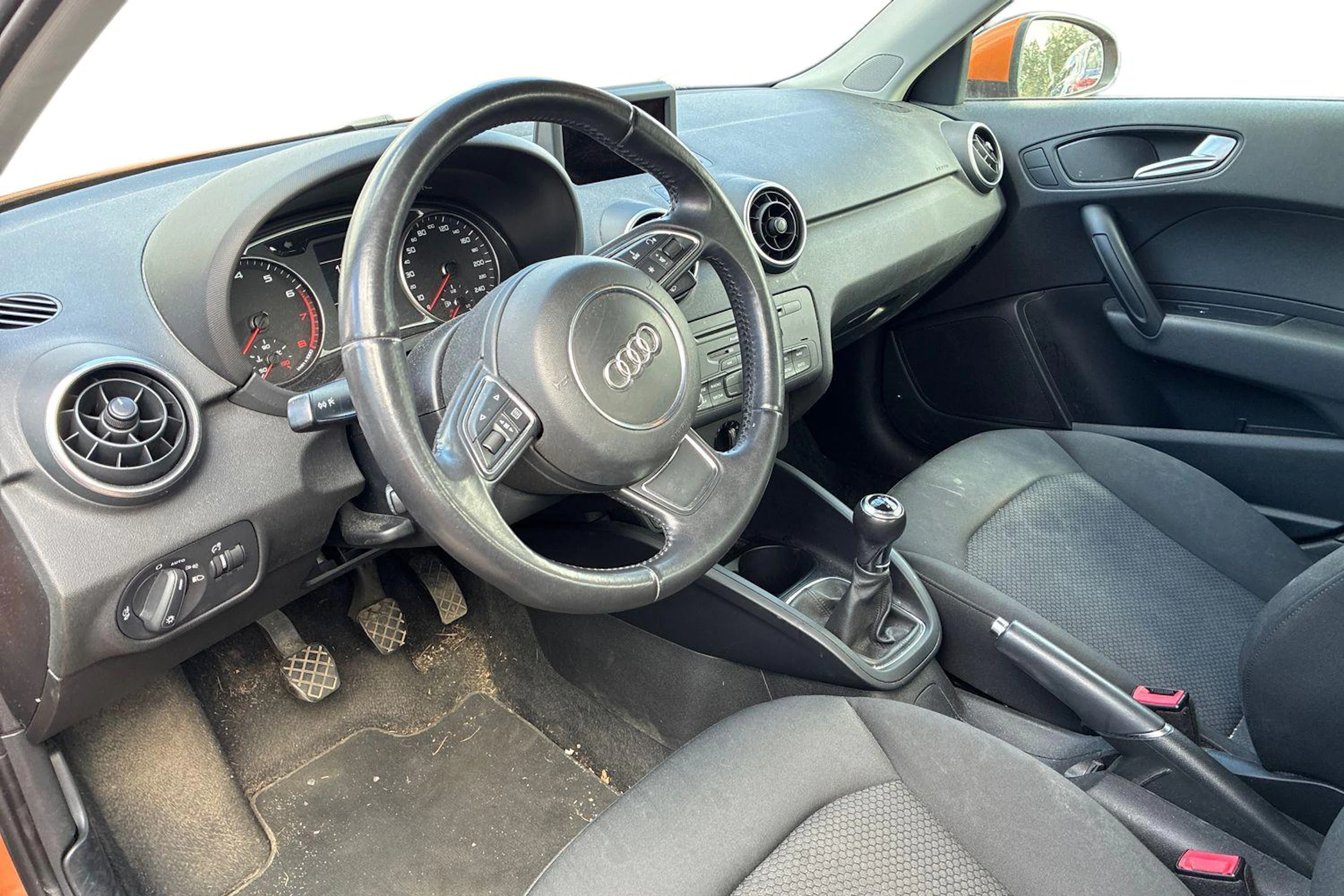 Oranssi Audi A1 2014 kuva 3.