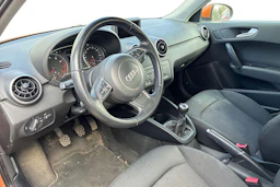 Oranssi Audi A1 2014 kuva 3.
