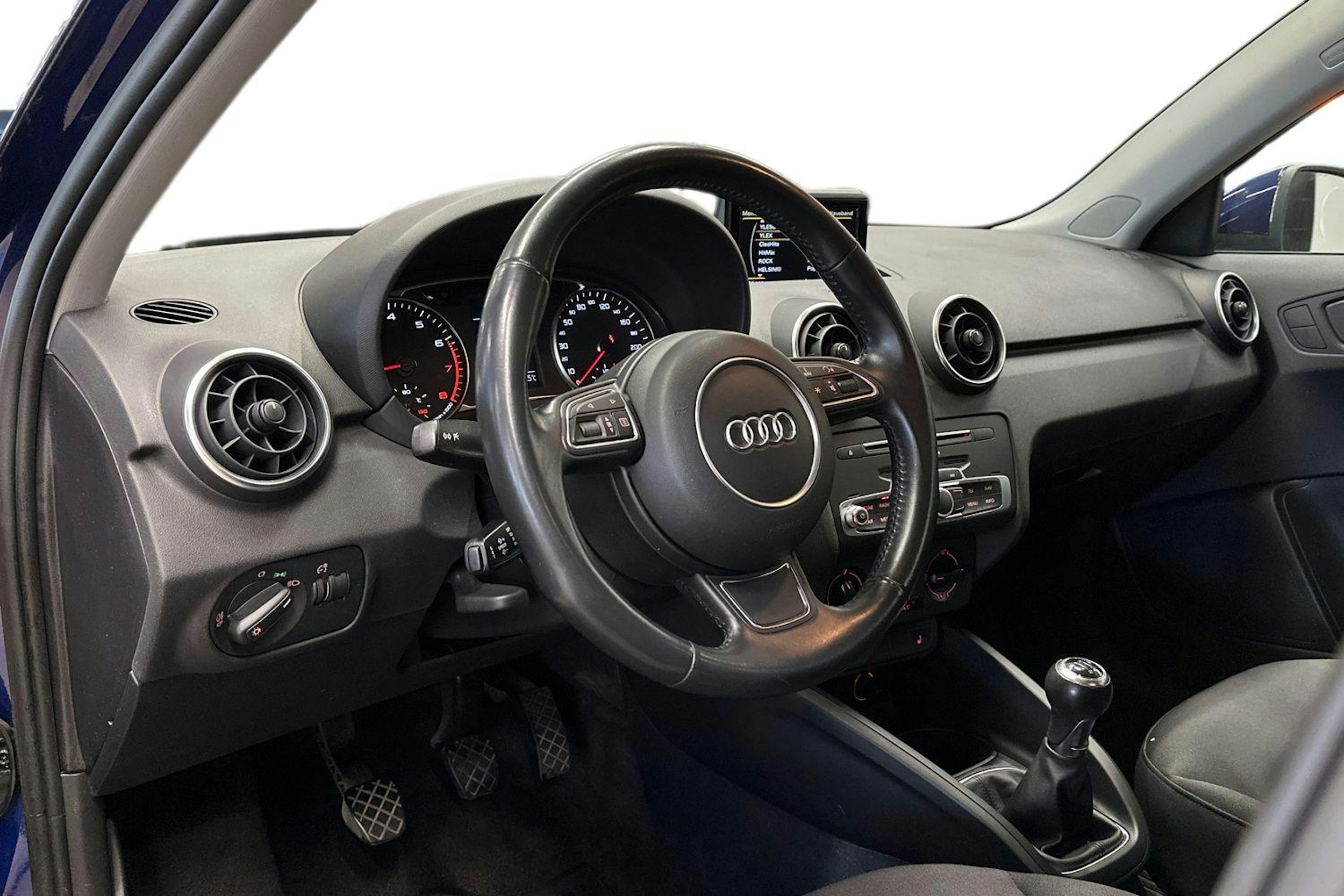 sininen Audi A1 2016 kuva 6.