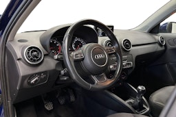 sininen Audi A1 2016 kuva 6.